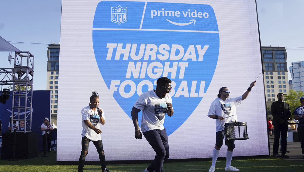 Nielsen Won't Incorporate 's Data on 'Thursday Night Football'  Viewership - WSJ